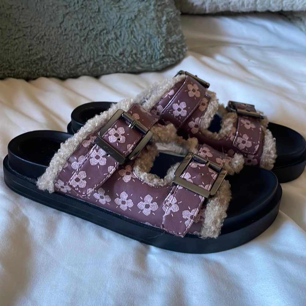 NWOT Aerosoles platform sandals adjustable buckle straps faux fur